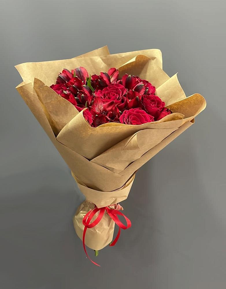 Букет цветов из: Альстромерии и Розы в Кумыше