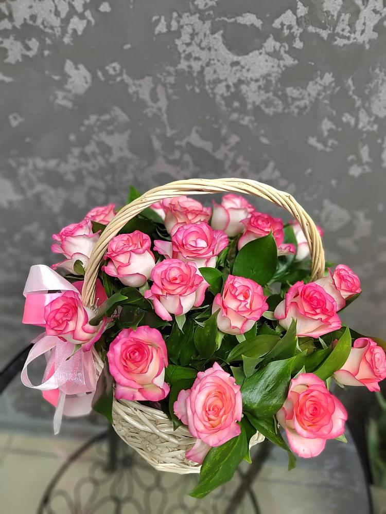 Цветочная композиция из Розы в корзине в Кумыше