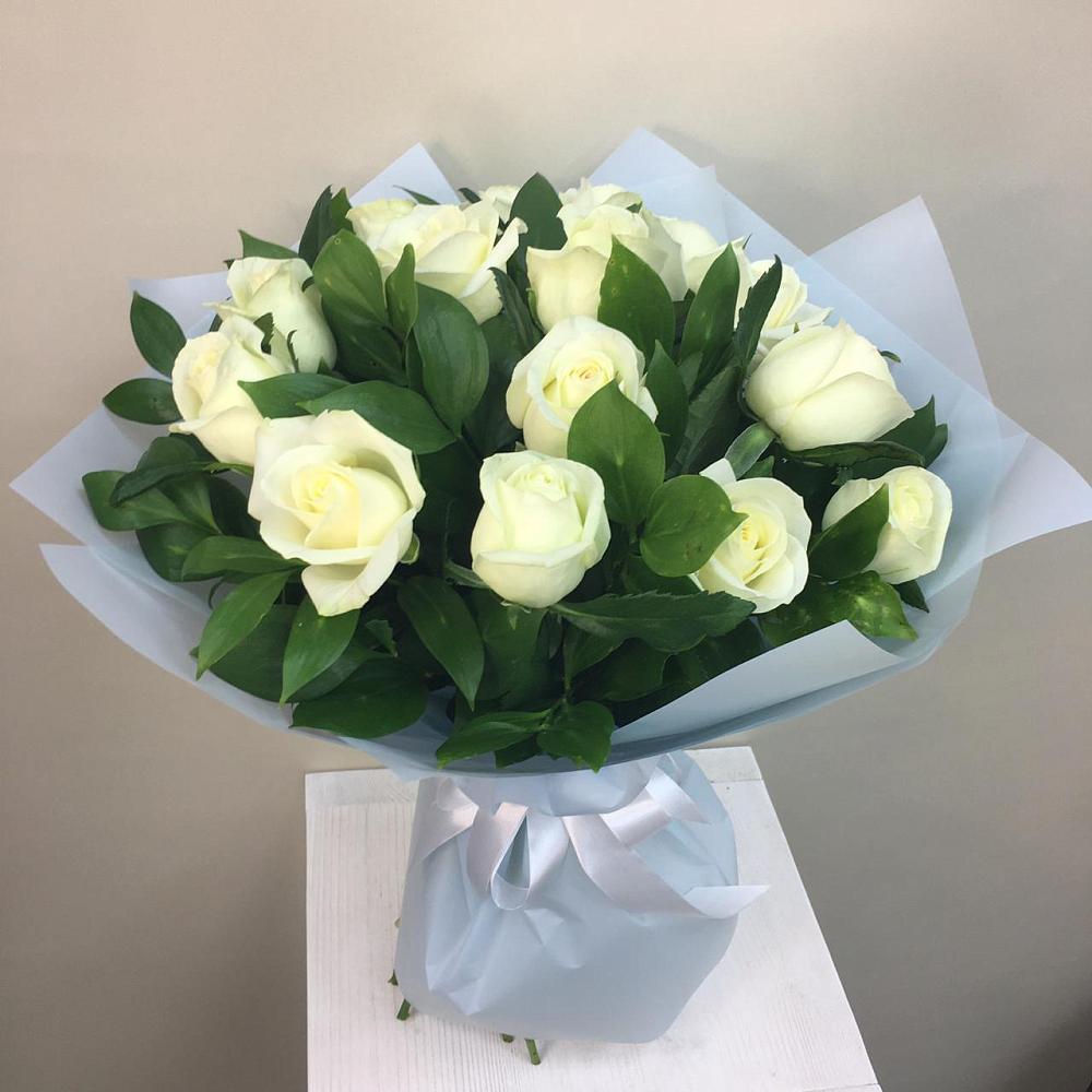 Букет 15 Белых роз Проуд в Кумыше