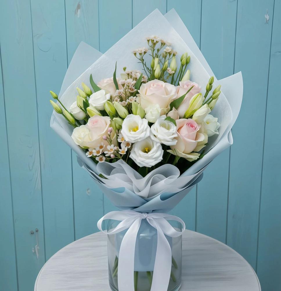 Букет цветов из: Розы и Лизиантусы в Кумыше