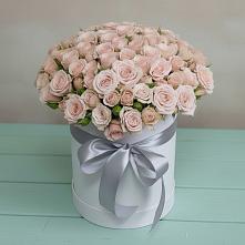 Цветочная композиция из Розы в шляпной коробке в Кумыше