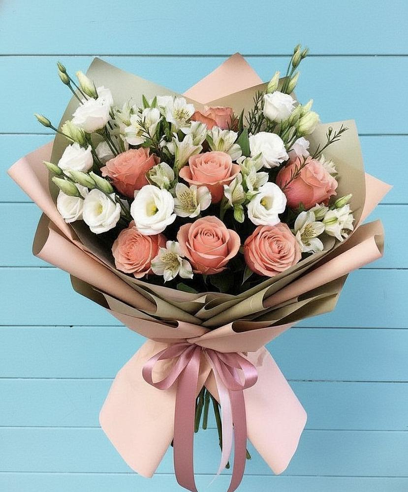 Букет цветов из: Розы, Альстромерии и Лизиантусы в Кумыше
