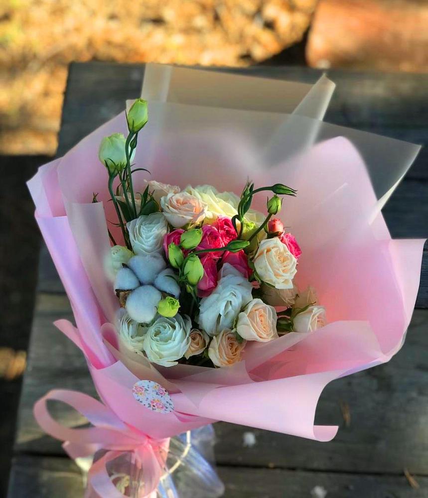 Букет цветов из: Розы и Лизиантусы в Кумыше