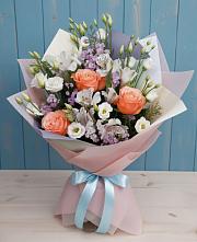 Букет цветов из:  Лизиантусы, Розы, Альстромерии и Гипсофила в Кумыше