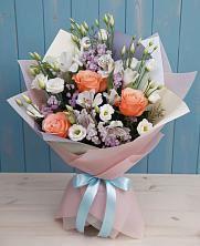 Букет цветов из:  Лизиантусы, Розы, Альстромерии и Гипсофила в Кумыше