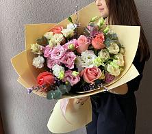 Букет цветов из:  Розы, Лизиантусы и Гвоздики в Кумыше