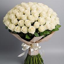 Букет 101 беля роза Белоснежка в Кумыше