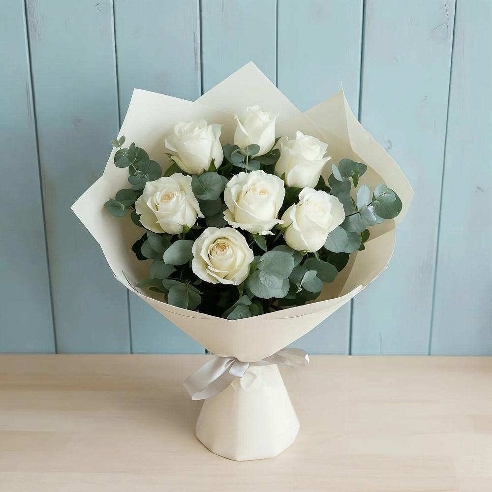 Букет Белые розы в Эвкалипте в Кумыше