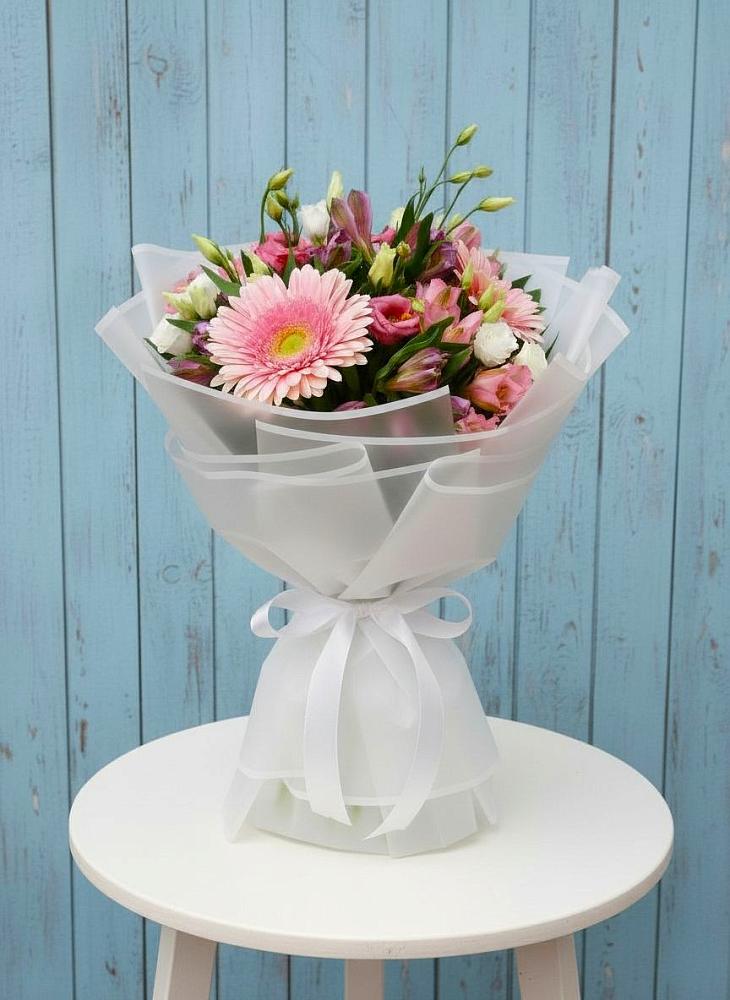 Букет цветов из: Герберы, Альстромерии и Лизиантусы в Кумыше