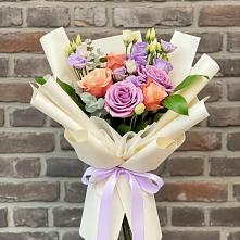 Букет цветов из:  Лизиантусы и Розы в Кумыше