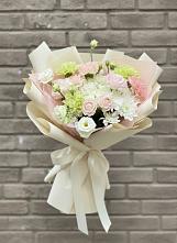 Букет цветов из:  Гвоздики, Розы, Лизиантусы и Хризантемы в Кумыше