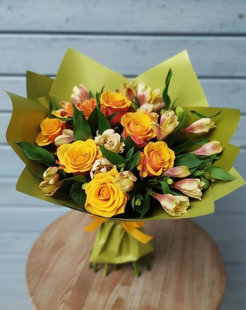 Букет цветов из: Альстромерии и Розы в Кумыше