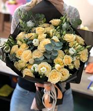 Букет птица счастья в Кумыше Букет цветов из: Розы и Лизиантусы в Кумыше