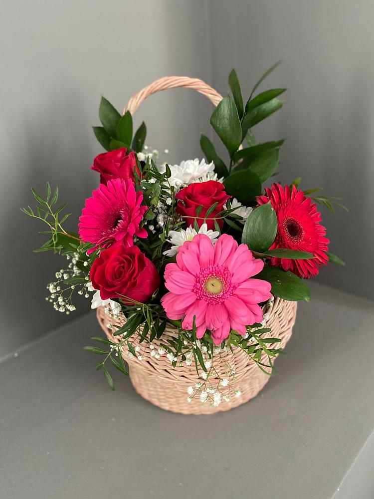 Цветочная композиция из Розы, Хризантемы и Герберы в корзине в Кумыше