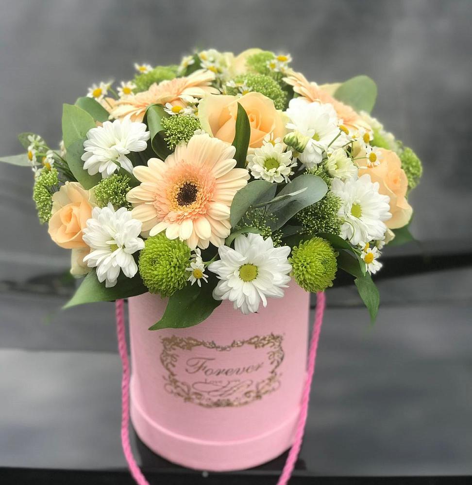 Цветочная композиция из Розы, Герберы и Хризантемы в шляпной коробке в Кумыше