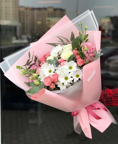 Букет цветов из: Розы, Лизиантусы и Хризантемы в Кумыше