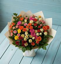 Букет Микс из разноцветных кустовых роз в Кумыше