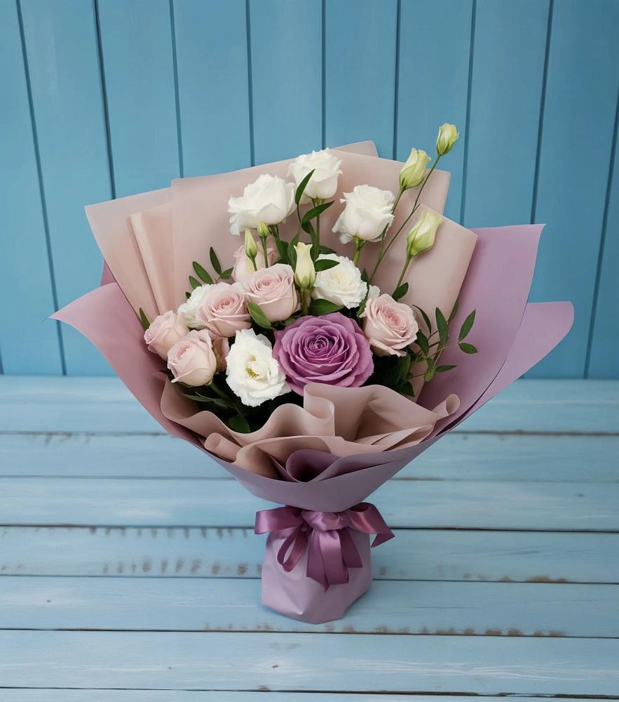 Букет цветов из: Розы и Лизиантусы в Кумыше