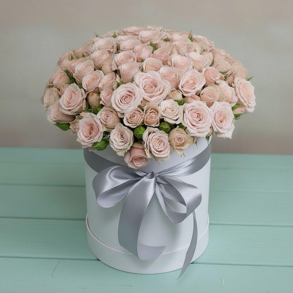 Цветочная композиция из Розы в шляпной коробке в Кумыше